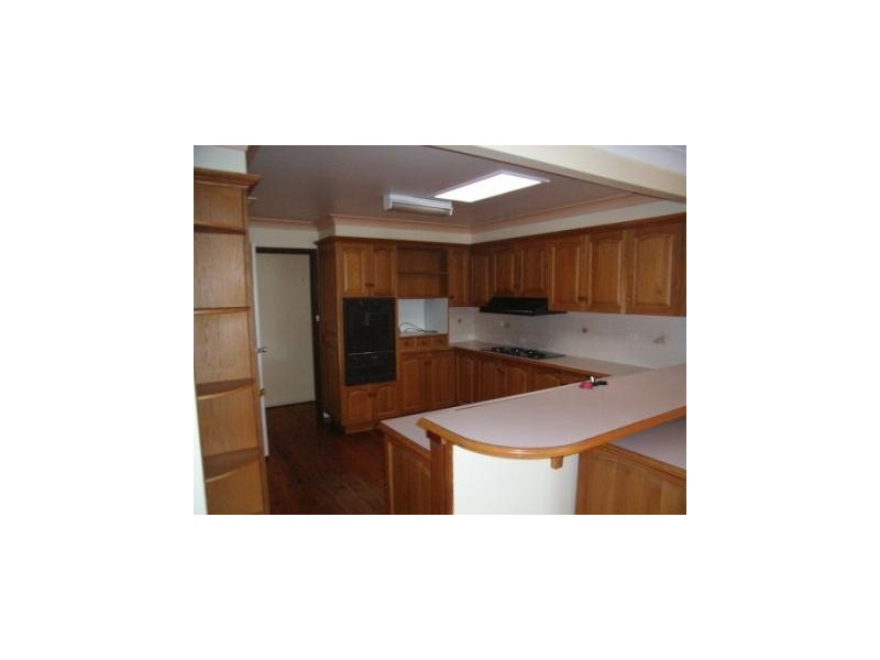 1 Agnew Close, Bossley Park NSW 2176