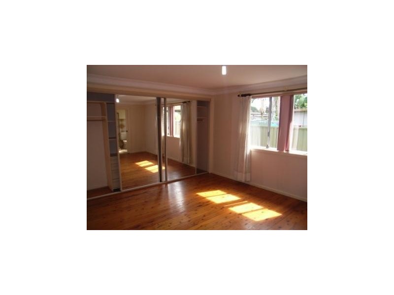 1 Agnew Close, Bossley Park NSW 2176