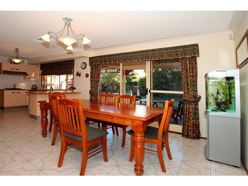 8 Gleeson Place, Abbotsbury NSW 2176