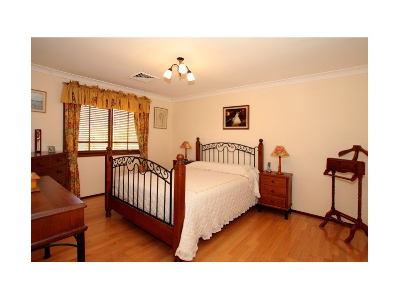 8 Gleeson Place, Abbotsbury NSW 2176