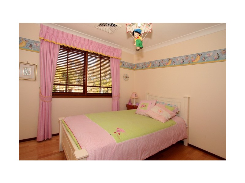 8 Gleeson Place, Abbotsbury NSW 2176