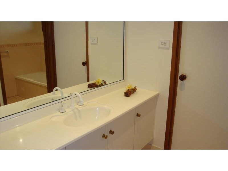 8 Gleeson Place, Abbotsbury NSW 2176