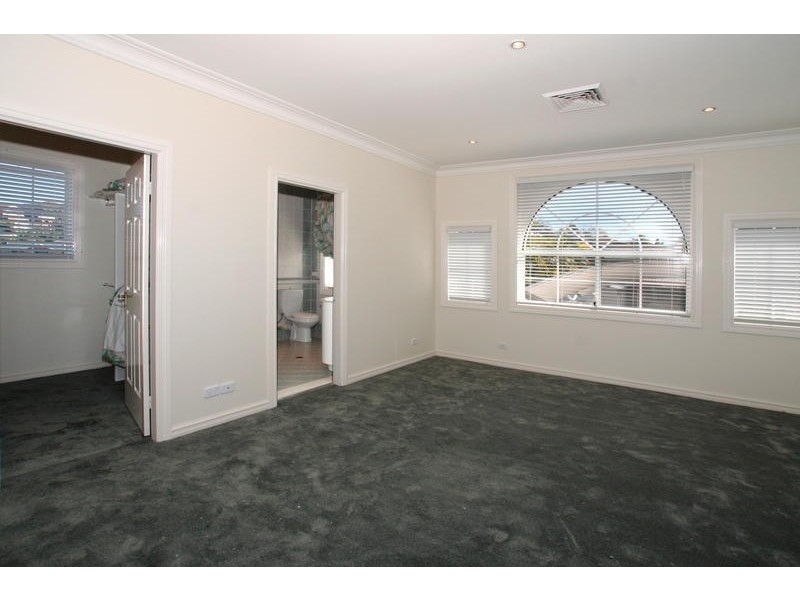 2 Moree Place, Bossley Park NSW 2176