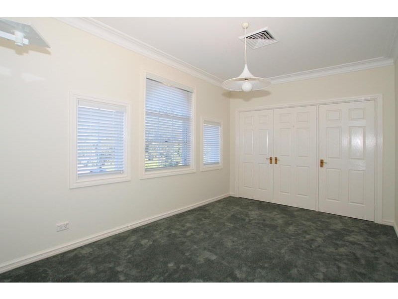 2 Moree Place, Bossley Park NSW 2176