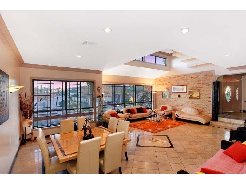 27 Garrison Road, Bossley Park NSW 2176