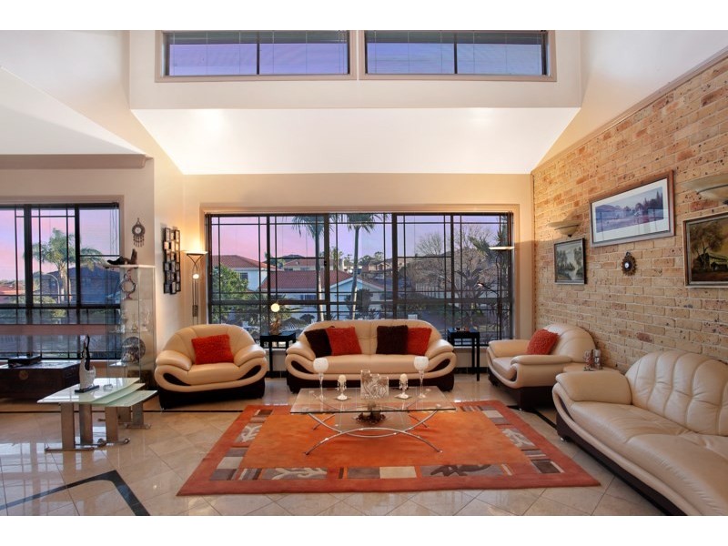 27 Garrison Road, Bossley Park NSW 2176