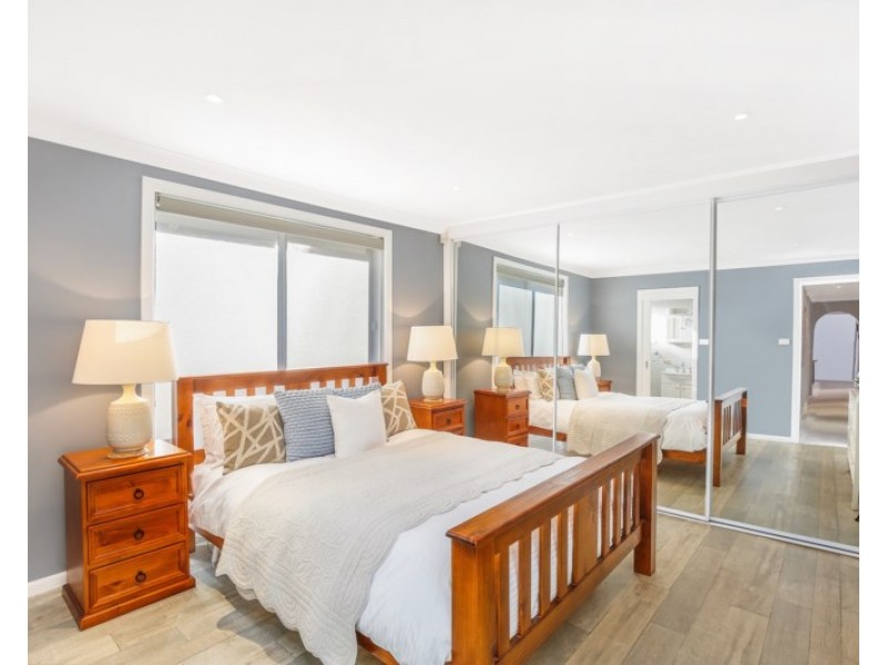 6 Ute Place, Bossley Park NSW 2176