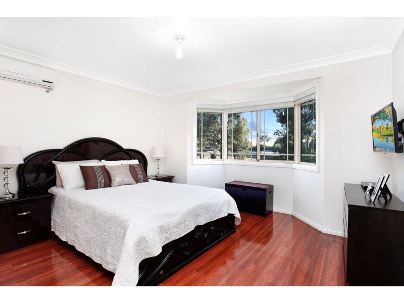 2/2 Monte Bello Close, Green Valley NSW 2168