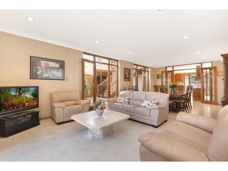 17 Corio Road, Prairiewood NSW 2176