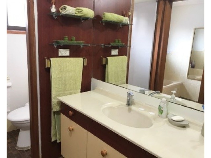 4 Ash Close, Bossley Park NSW 2176