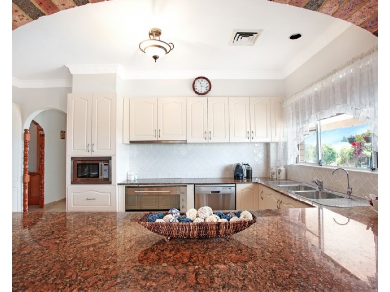 7 Urunga Place, Bossley Park NSW 2176