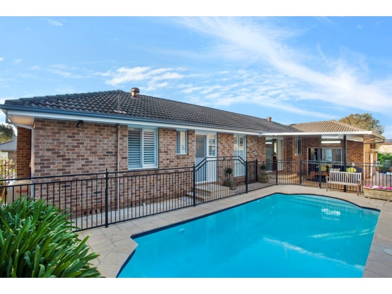 35 Tallowood Crescent, Bossley Park NSW 2176