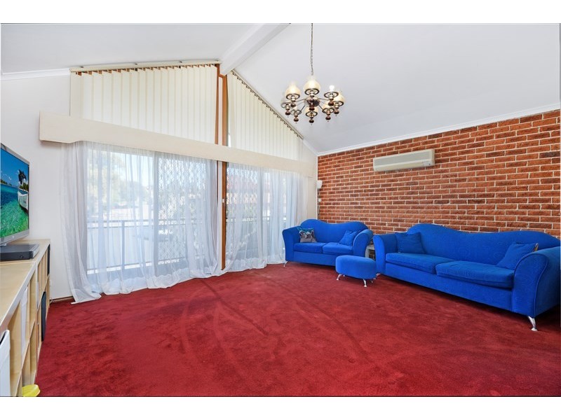 12 Franklin Place, Bossley Park NSW 2176