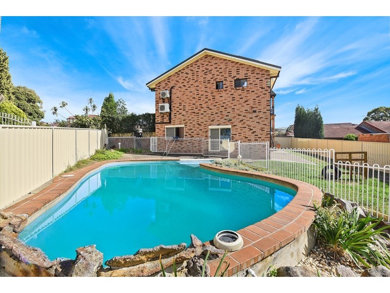 12 Franklin Place, Bossley Park NSW 2176