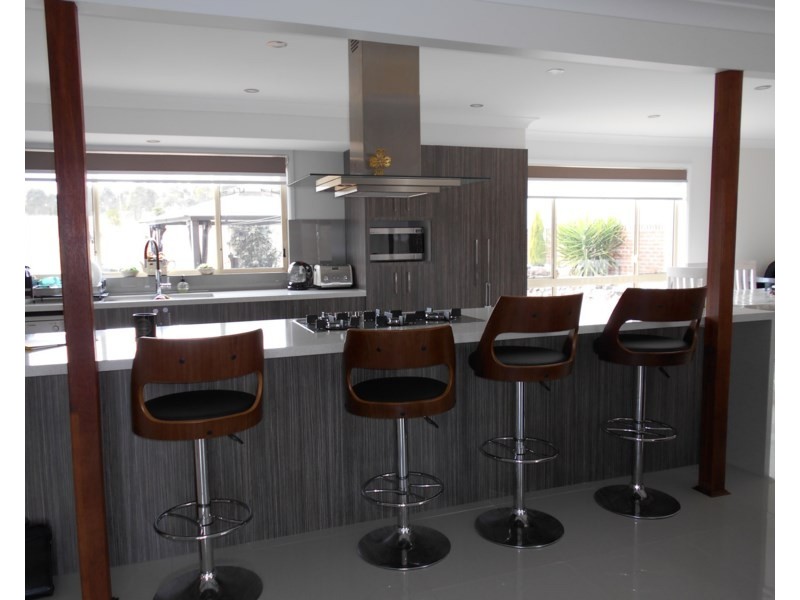 6 Comin Place, Abbotsbury NSW 2176