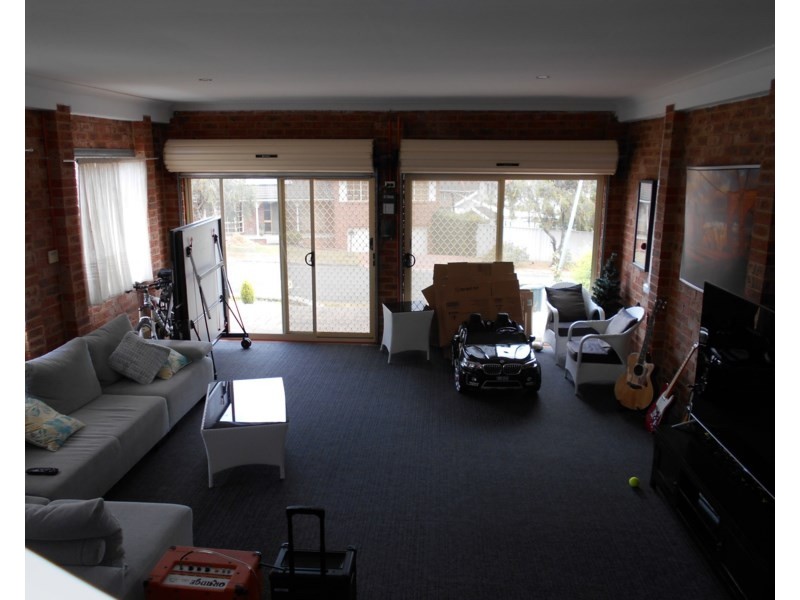 6 Comin Place, Abbotsbury NSW 2176