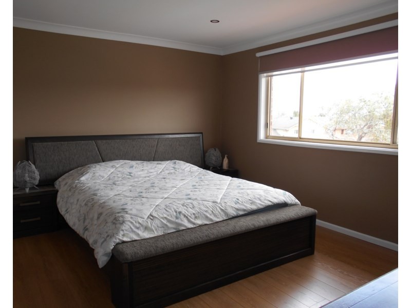 6 Comin Place, Abbotsbury NSW 2176