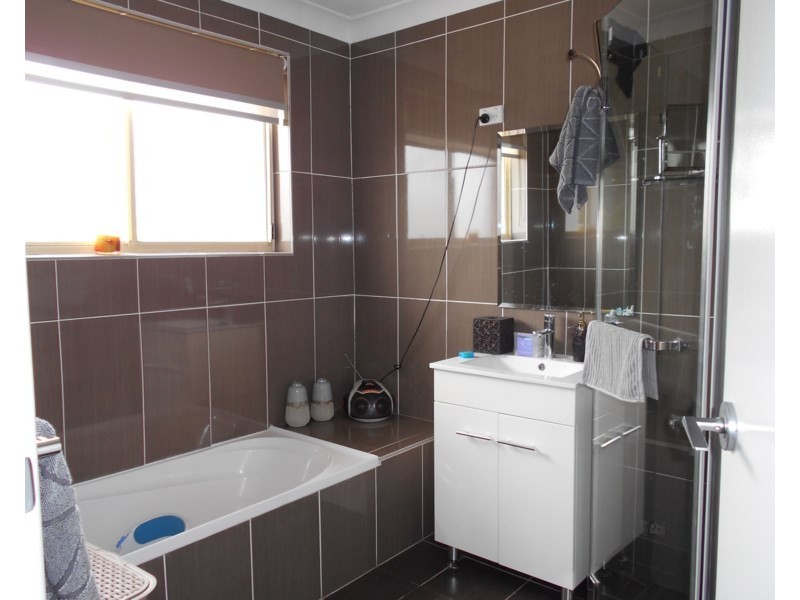 6 Comin Place, Abbotsbury NSW 2176