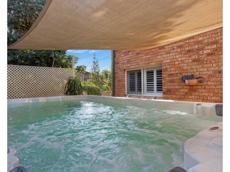 12 Candlewood Street, Bossley Park NSW 2176