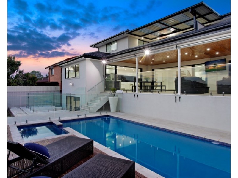 5 Tallowood Crescent, Bossley Park NSW 2176