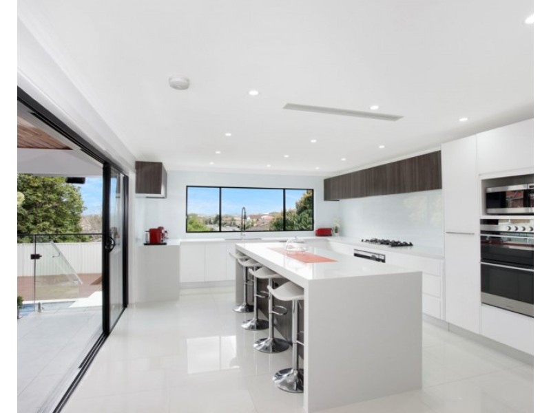 5 Tallowood Crescent, Bossley Park NSW 2176