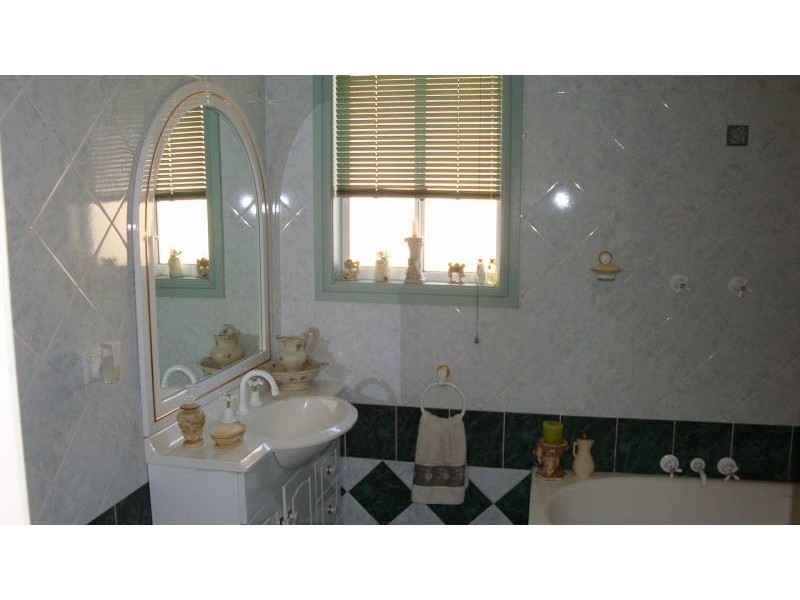 24 Rawson Road, Fairfield West NSW 2165