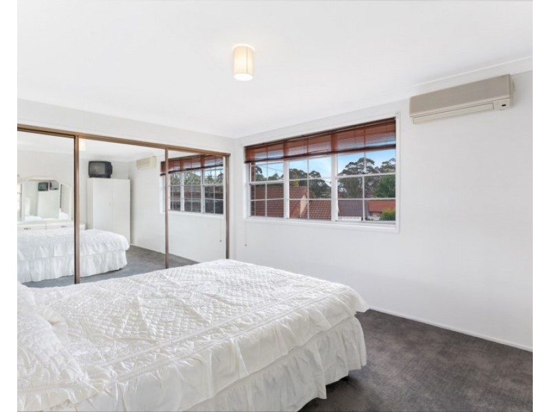 4 Ashley Close, St Johns Park NSW 2176