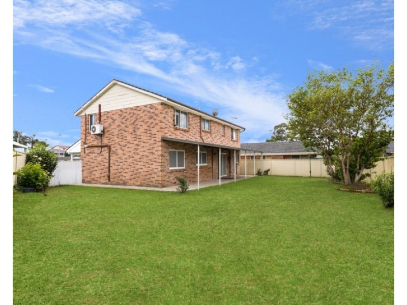 4 Ashley Close, St Johns Park NSW 2176