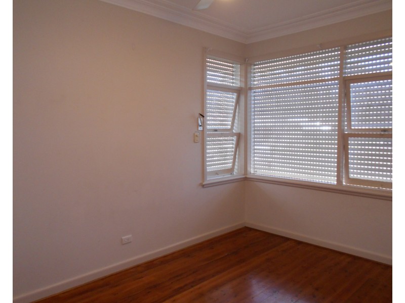 40 Serpentine Street, Merrylands NSW 2160