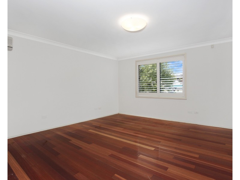 11 Glen Davis Avenue, Bossley Park NSW 2176