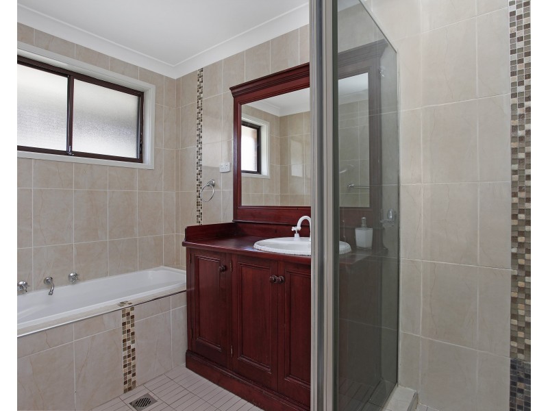 11 Glen Davis Avenue, Bossley Park NSW 2176