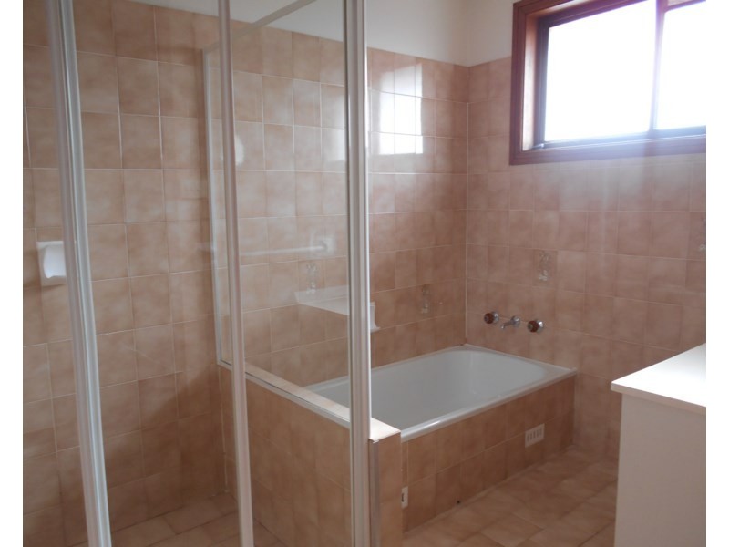 42 Boronia Road, Bossley Park NSW 2176