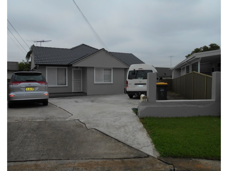 15 Lyndsay Avenue, Smithfield NSW 2164