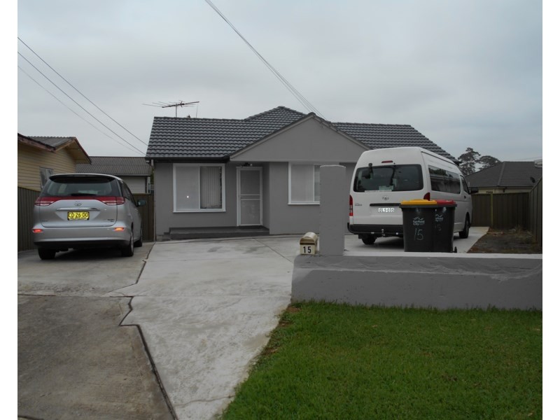 15 Lyndsay Avenue, Smithfield NSW 2164