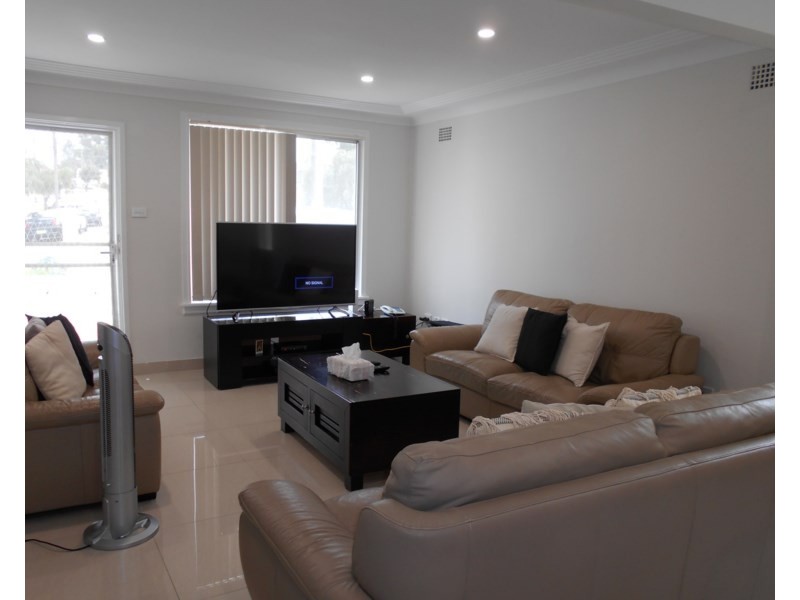 15 Lyndsay Avenue, Smithfield NSW 2164