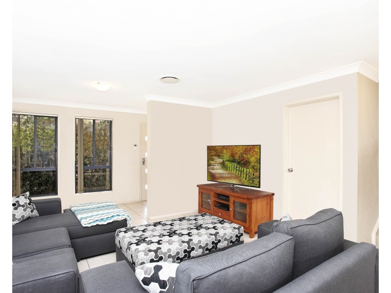 76 Coffs Harbour Avenue, Hoxton Park NSW 2171