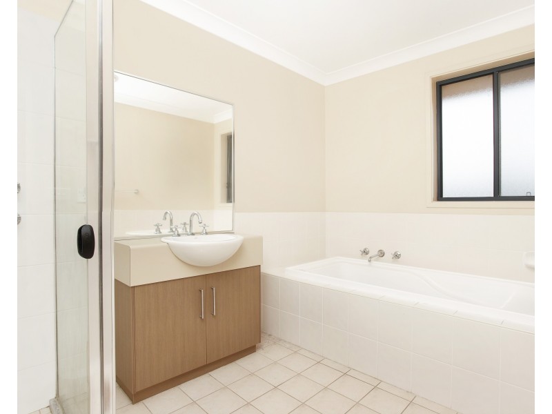 76 Coffs Harbour Avenue, Hoxton Park NSW 2171