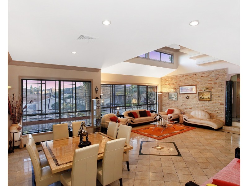 27 Garrison Road, Bossley Park NSW 2176