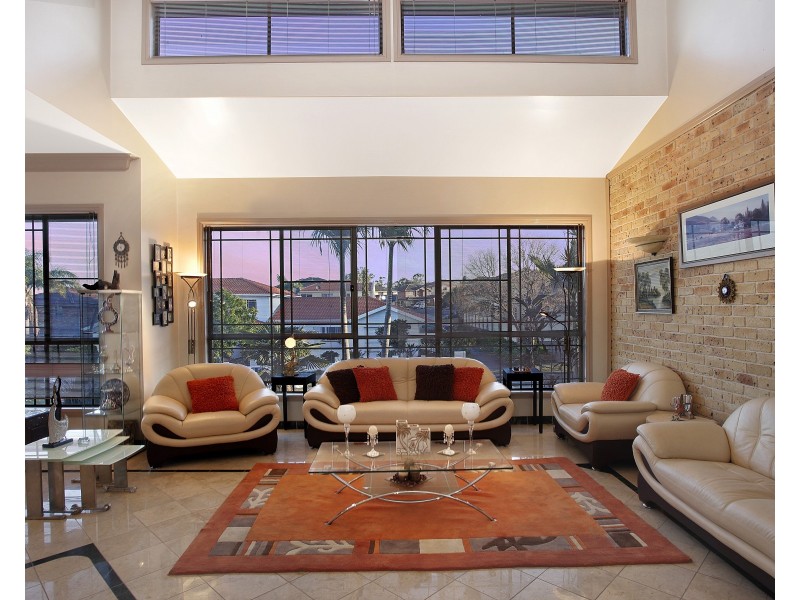 27 Garrison Road, Bossley Park NSW 2176