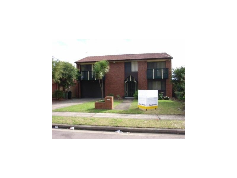 16 Christie Street, Prairiewood NSW 2176