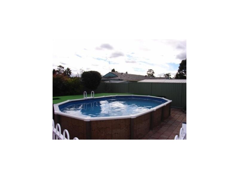 16 Christie Street, Prairiewood NSW 2176