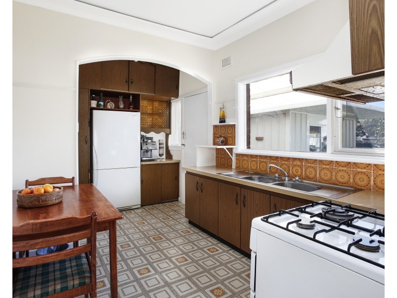 4 Smiths Avenue, Cabramatta NSW 2166