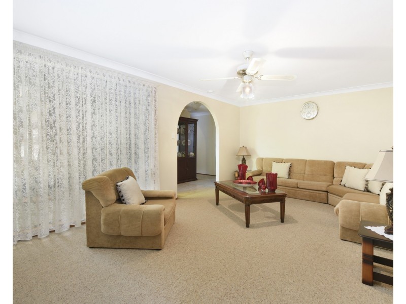 7 Loxton Place, Bossley Park NSW 2176