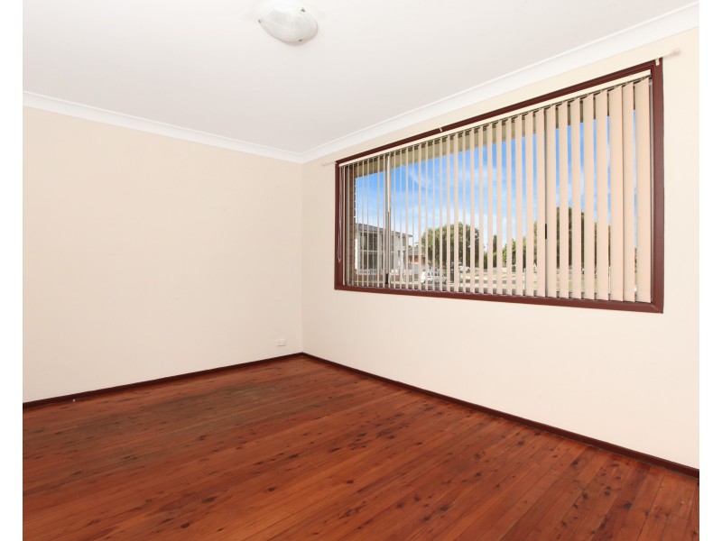 8 Pueblo Street, Greenfield Park NSW 2176