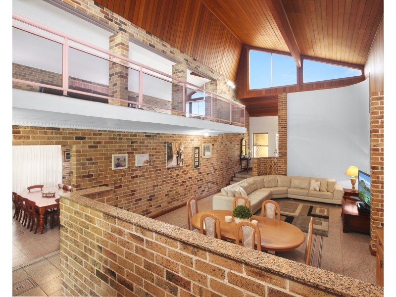 4 Albion Close, Bossley Park NSW 2176