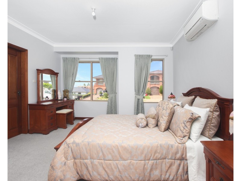 4 Albion Close, Bossley Park NSW 2176