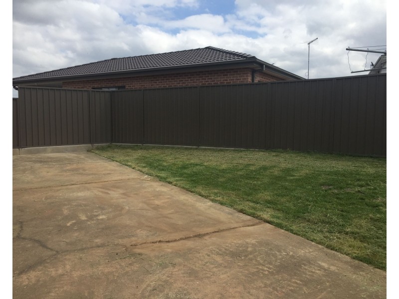 10 Brahma Close, Bossley Park NSW 2176