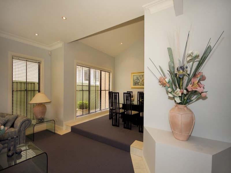 8 Rafter Crescent, Abbotsbury NSW 2176