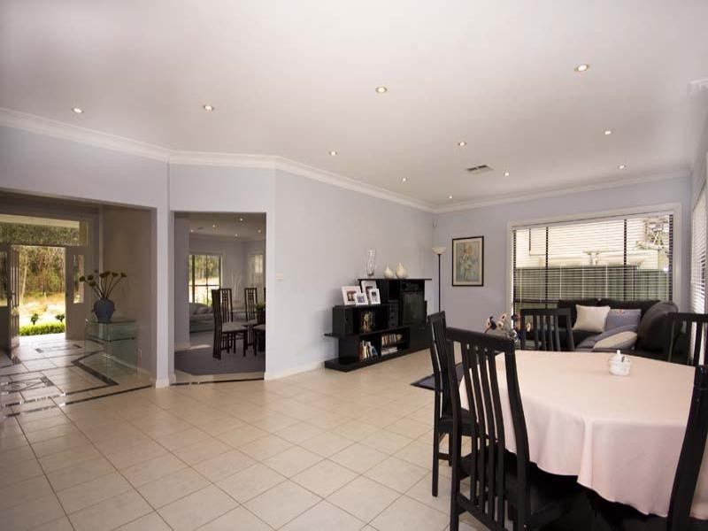 8 Rafter Crescent, Abbotsbury NSW 2176