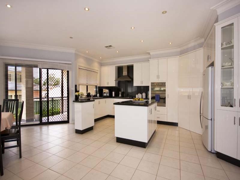 8 Rafter Crescent, Abbotsbury NSW 2176